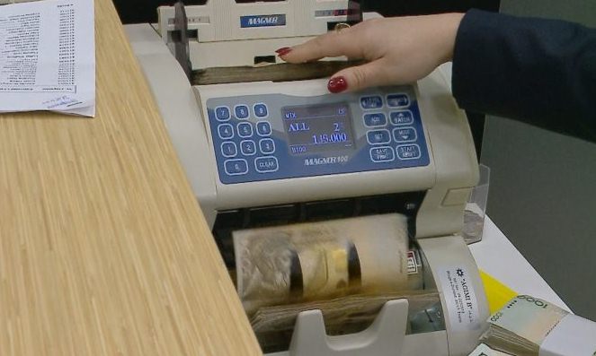 Te ardhurat buxhetore ne rrezik mosrealizimi: Tre ndikuesit kryesore sipas Financave